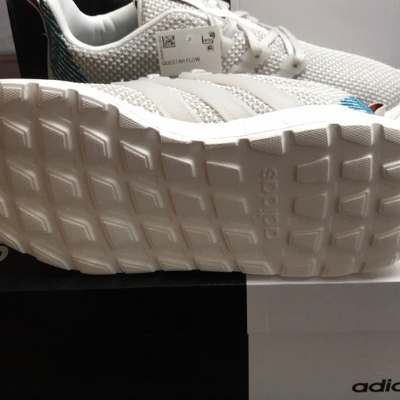 NWT adidas Questar Flow - Picture 4 of 6